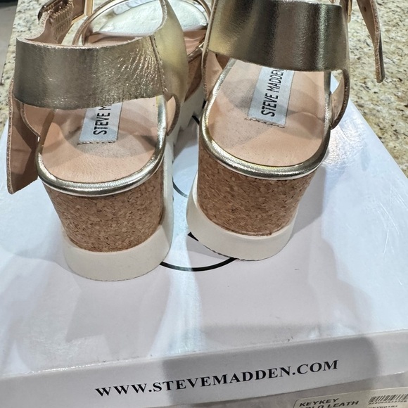 Steve Madden Gold Platform Sandals - Picture 5 of 7